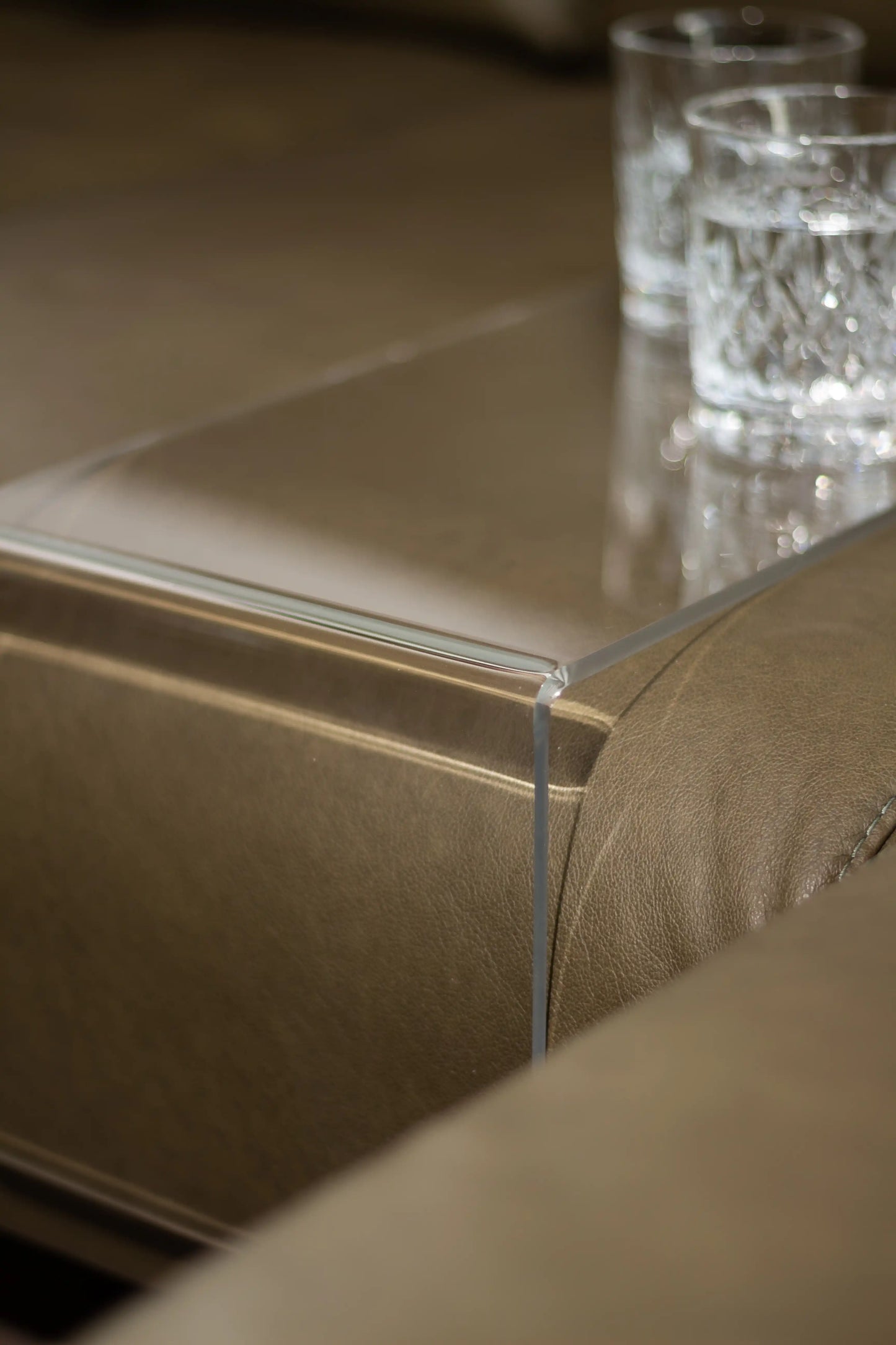 Sofatablett aus Acrylglas