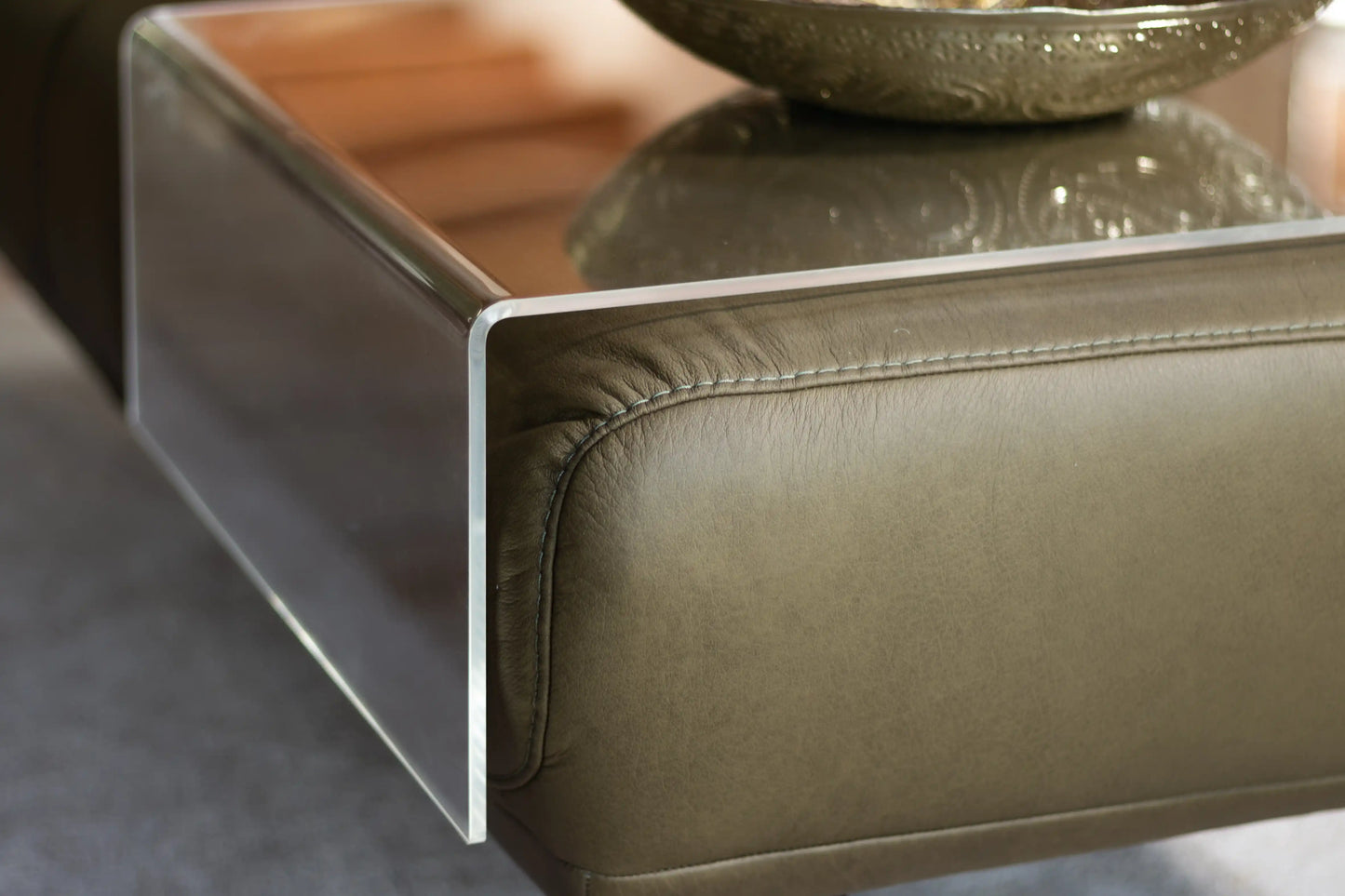 Sofatablett aus Acrylglas